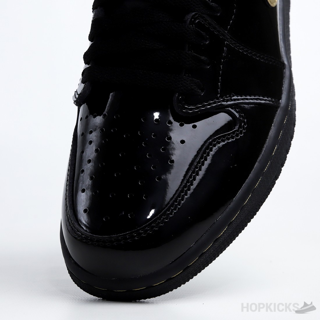 air jordan 1 retro black metallic gold